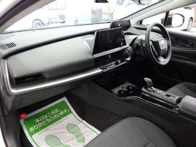 トヨタ プリウス １．８ Ｘ Ｅ－ＦＯＵＲ ４ＷＤ R6年 (東北) 99