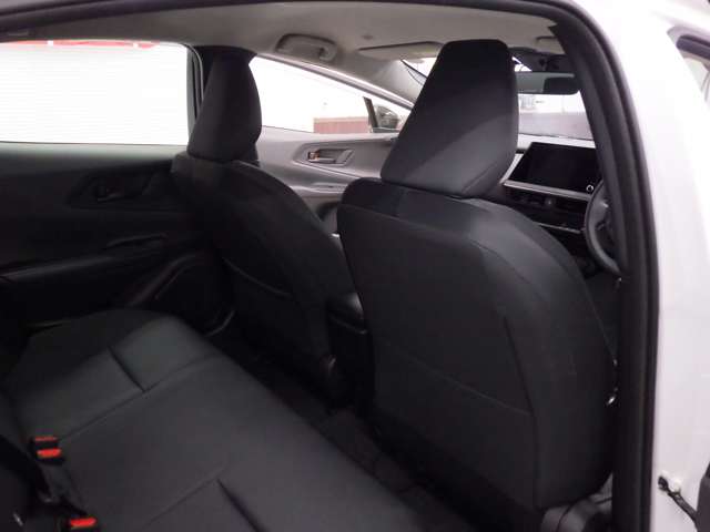 トヨタ プリウス １．８ Ｘ Ｅ－ＦＯＵＲ ４ＷＤ R6年 (東北) 99