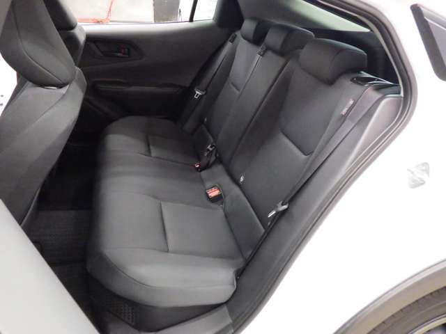 トヨタ プリウス １．８ Ｘ Ｅ－ＦＯＵＲ ４ＷＤ R6年 (東北) 99
