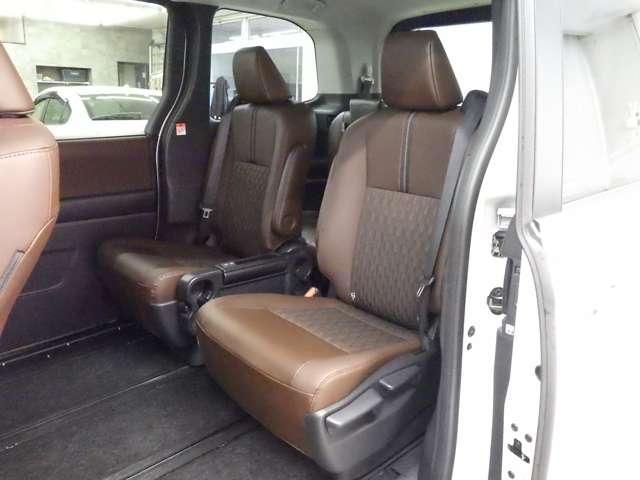 トヨタ ノア １．８ ハイブリッド Ｚ Ｅ－ＦＯＵＲ ４ＷＤ R6年 (東北) 99