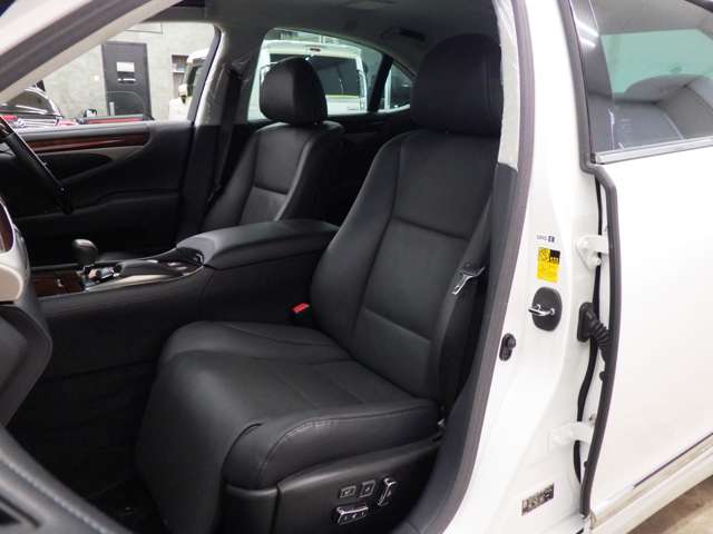 レクサス ＬＳハイブリッド ６００Ｈ バージョンＣ Ｉパッケージ ４ＷＤ H25年 (東北) 99