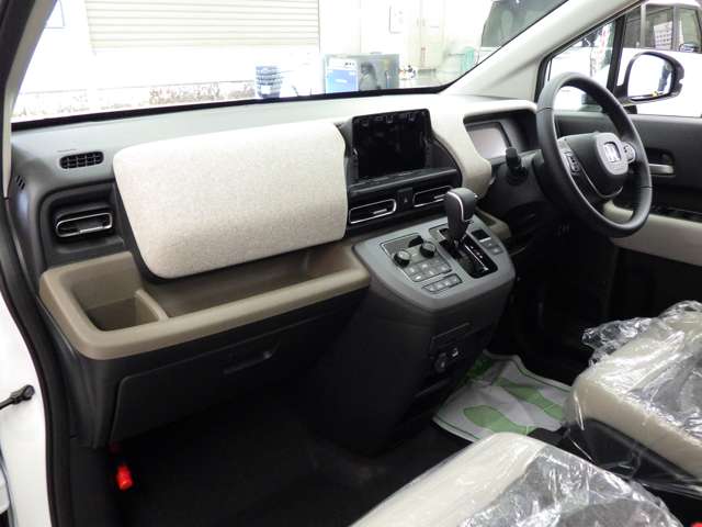 ホンダ フリード　ハイブリッド １．５ Ｅ：ＨＥＶ エアー ＥＸ ４ＷＤ R8年 (東北) 99
