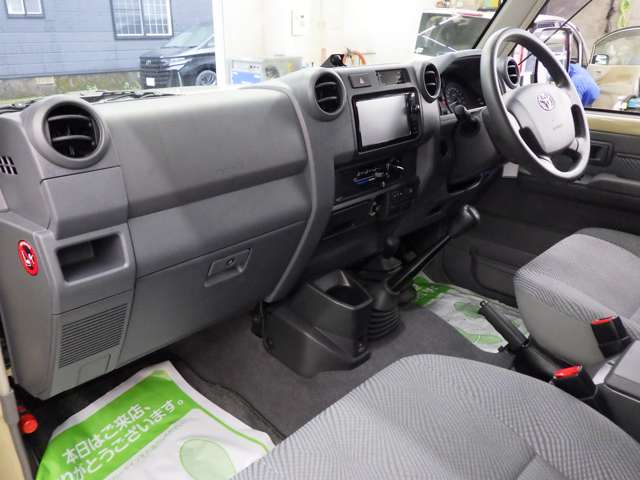 トヨタ ランドクルーザーバン ４．０ ４ＷＤ H27年 (東北) 99