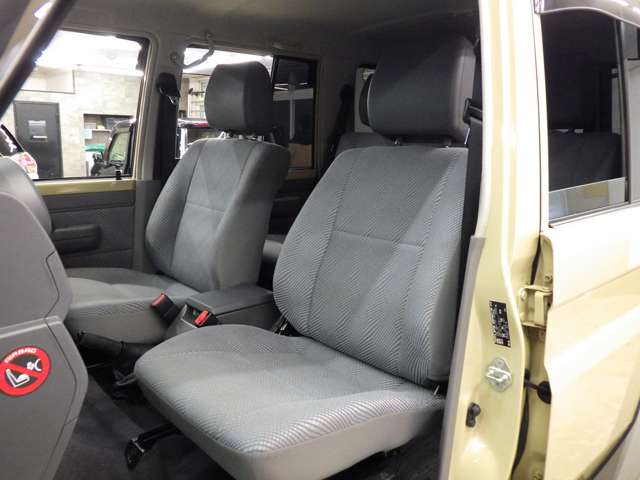 トヨタ ランドクルーザーバン ４．０ ４ＷＤ H27年 (東北) 99