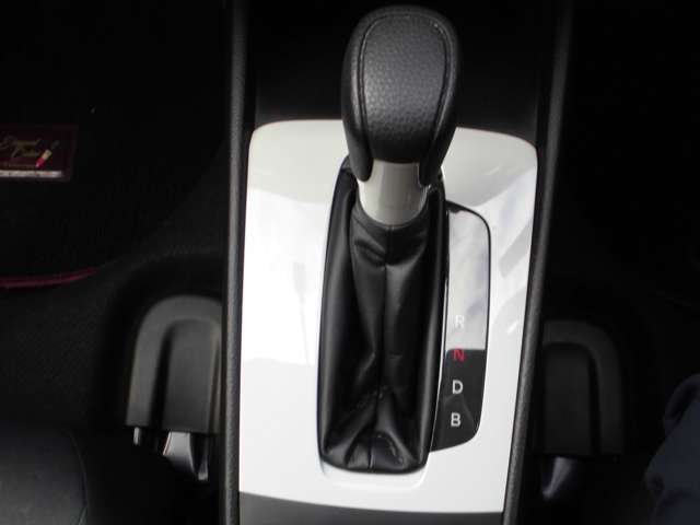 ホンダ フィット　ハイブリッド １．５ Ｅ：ＨＥＶ ベーシック ４ＷＤ R2年 (東北) 99