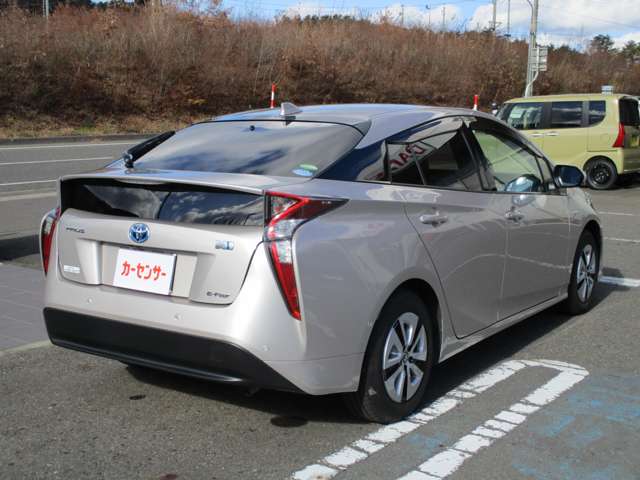 トヨタ プリウス １．８ Ａ Ｅ－ＦＯＵＲ ４ＷＤ H29年 (東北) 99