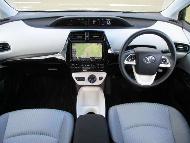 トヨタ プリウス １．８ Ａ Ｅ－ＦＯＵＲ ４ＷＤ H29年 (東北) 99