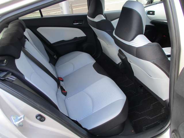 トヨタ プリウス １．８ Ａ Ｅ－ＦＯＵＲ ４ＷＤ H29年 (東北) 99