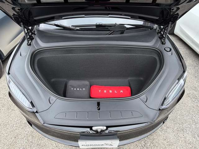 テスラ モデルＸ ロングレンジ ＡＷＤ 白内装 ６人乗リ R5年 (東海) 99