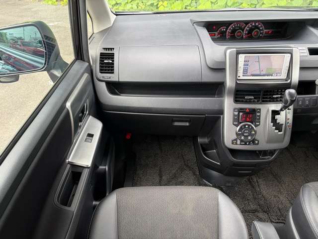 トヨタ ヴォクシー ２．０ ＺＳ 煌Ｚ H25年 () 99