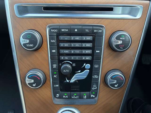 ボルボ ＸＣ６０ Ｔ６ ＡＷＤ ４ＷＤ H26年 (関東) 99