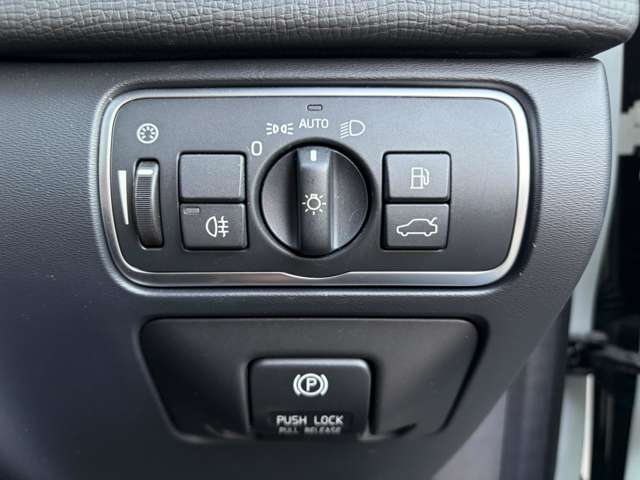 ボルボ ＸＣ６０ Ｔ６ ＡＷＤ ４ＷＤ H26年 (関東) 99
