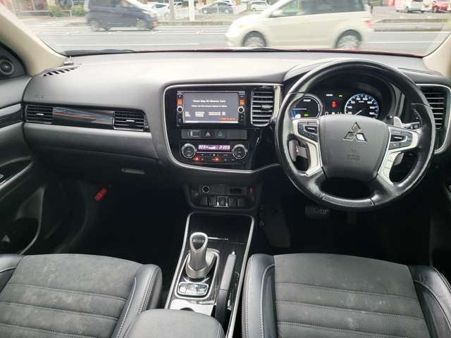 三菱 アウトランダーＰＨＥＶ ２．０ Ｇ セーフティパッケージ ４ＷＤ H27年 () 99