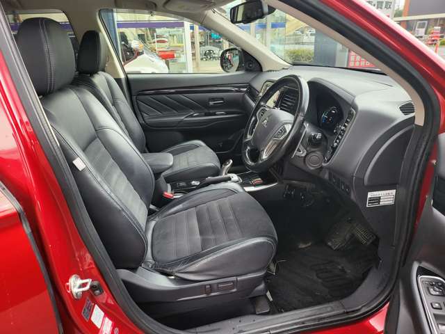 三菱 アウトランダーＰＨＥＶ ２．０ Ｇ セーフティパッケージ ４ＷＤ H27年 () 99
