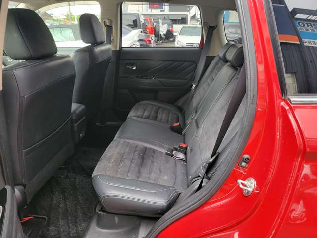 三菱 アウトランダーＰＨＥＶ ２．０ Ｇ セーフティパッケージ ４ＷＤ H27年 () 99