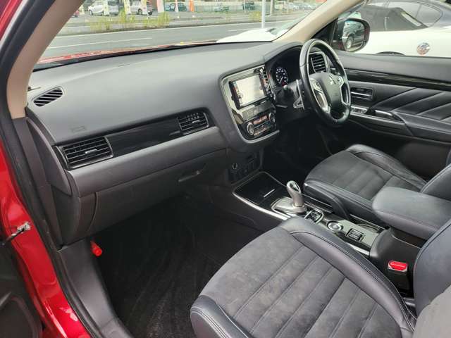 三菱 アウトランダーＰＨＥＶ ２．０ Ｇ セーフティパッケージ ４ＷＤ H27年 () 99