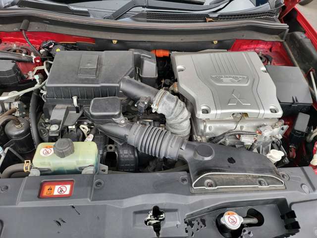 三菱 アウトランダーＰＨＥＶ ２．０ Ｇ セーフティパッケージ ４ＷＤ H27年 () 99