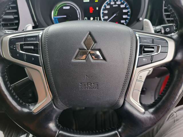 三菱 アウトランダーＰＨＥＶ ２．０ Ｇ セーフティパッケージ ４ＷＤ H27年 () 99