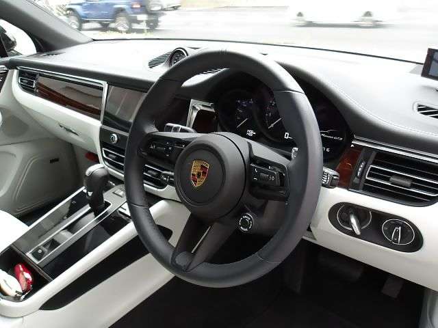 ポルシェ マカン ＧＴＳ ＰＤＫ ４ＷＤ R6年 (東海) 99