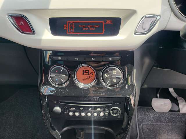 シトロエン ＤＳ３ シック H23年 (関東) 99