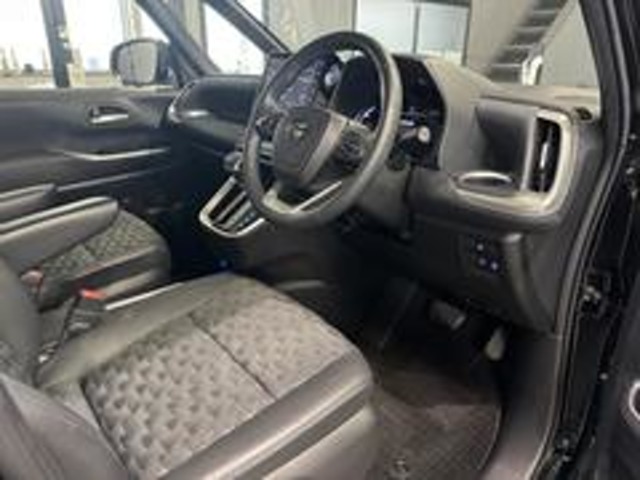 トヨタ ヴォクシー １．８ ハイブリッド Ｓ－Ｚ R5年 (東海) 99