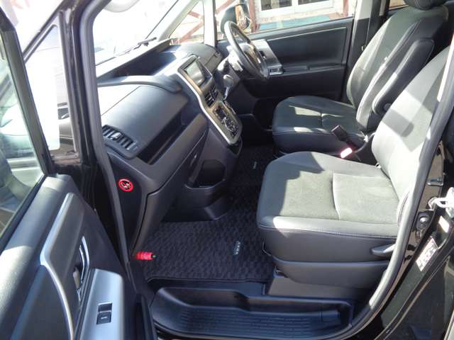 トヨタ ヴォクシー ２．０ ＺＳ 煌ＩＩＩ H25年 (関東) 99