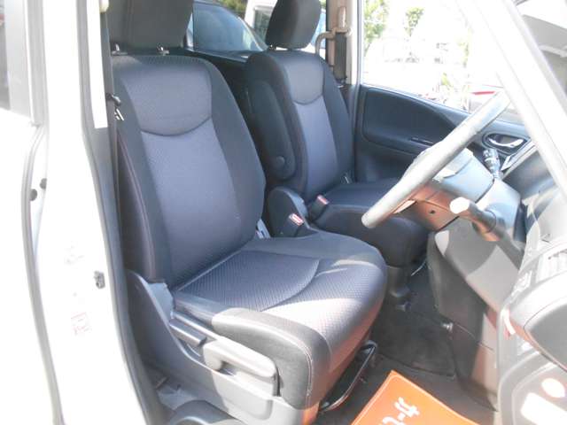 日産 セレナ ２．０ ハイウェイスター Ｓ－ＨＹＢＲＩＤ H25年 (近畿) 99