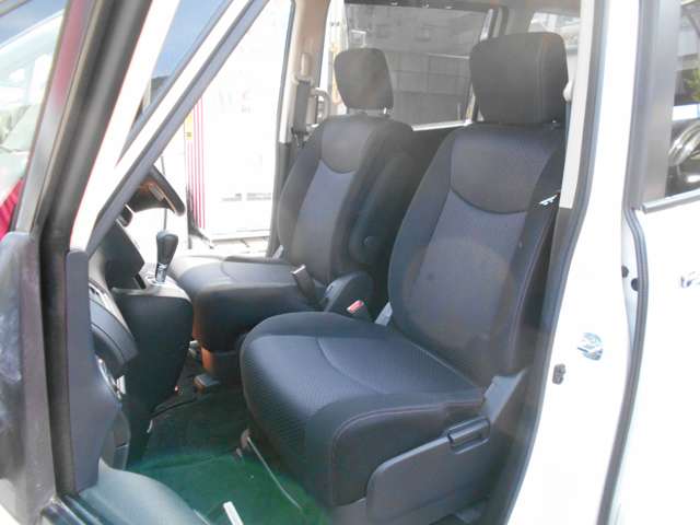 日産 セレナ ２．０ ハイウェイスター Ｓ－ＨＹＢＲＩＤ H25年 (近畿) 99