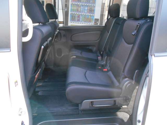 日産 セレナ ２．０ ハイウェイスター Ｓ－ＨＹＢＲＩＤ H25年 (近畿) 99