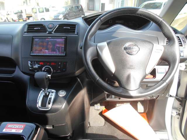 日産 セレナ ２．０ ハイウェイスター Ｓ－ＨＹＢＲＩＤ H25年 (近畿) 99