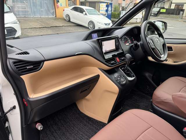 トヨタ ノア ２．０ Ｘ H26年 (近畿) 99