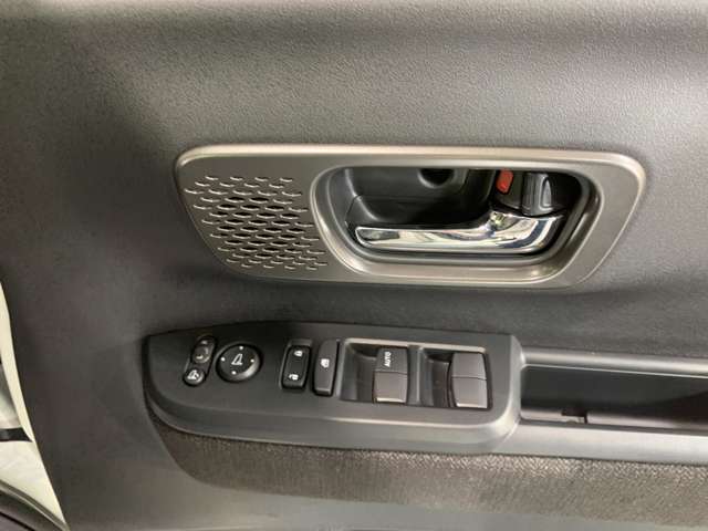ホンダ Ｎ　ＢＯＸ カスタム ６６０ R8年 (近畿) 99