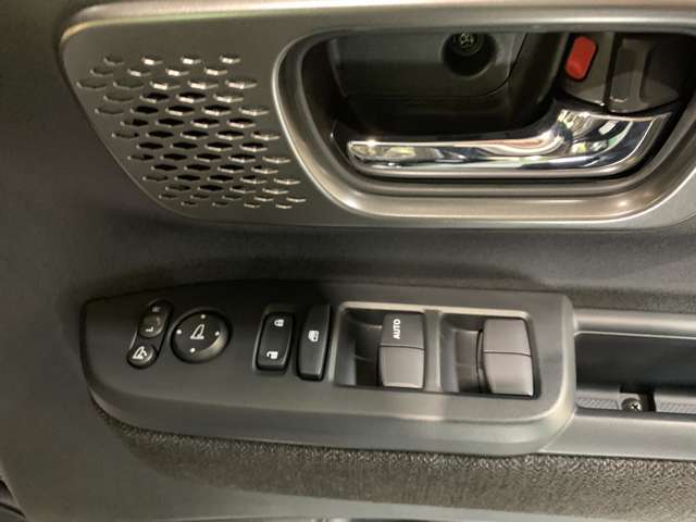ホンダ Ｎ　ＢＯＸ カスタム ６６０ R8年 (近畿) 99