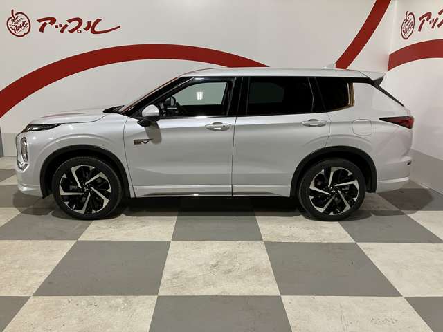 三菱 アウトランダーＰＨＥＶ ＰＨＥＶ ２．４ Ｐ ４ＷＤ R4年 (東北) 99