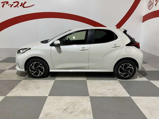 トヨタ ヤリス １．５ ハイブリッド Ｚ Ｅ－ＦＯＵＲ ４ＷＤ R4年 (東北) 99
