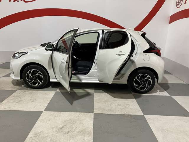 トヨタ ヤリス １．５ ハイブリッド Ｚ Ｅ－ＦＯＵＲ ４ＷＤ R4年 (東北) 99