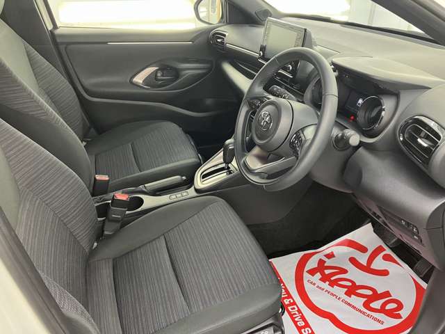 トヨタ ヤリス １．５ ハイブリッド Ｚ Ｅ－ＦＯＵＲ ４ＷＤ R4年 (東北) 99
