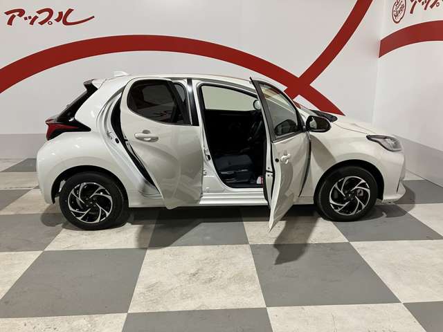 トヨタ ヤリス １．５ ハイブリッド Ｚ Ｅ－ＦＯＵＲ ４ＷＤ R4年 (東北) 99