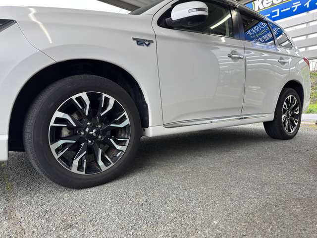 三菱 アウトランダーＰＨＥＶ ２．０ Ｇ ナビパッケージ ４ＷＤ H29年 (東北) 99