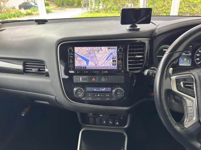 三菱 アウトランダーＰＨＥＶ ２．０ Ｇ ナビパッケージ ４ＷＤ H29年 (東北) 99