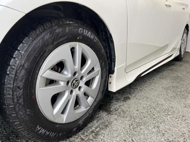 トヨタ プリウス １．８ Ｓ セーフティ プラス Ｅ－ＦＯＵＲ ４ＷＤ H29年 (東北) 99