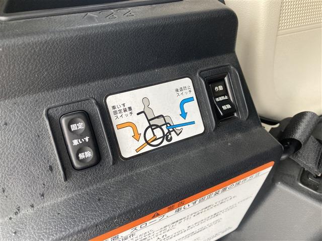 トヨタ シエンタ １．５ Ｘ ウェルキャブ 車イス仕様車 タイプＩ 助手席側セカンドシート付 H27年 (東海) 99
