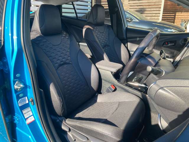 トヨタ プリウスＰＨＶ １．８ Ｓ ナビパッケージ H29年 (東海) 99