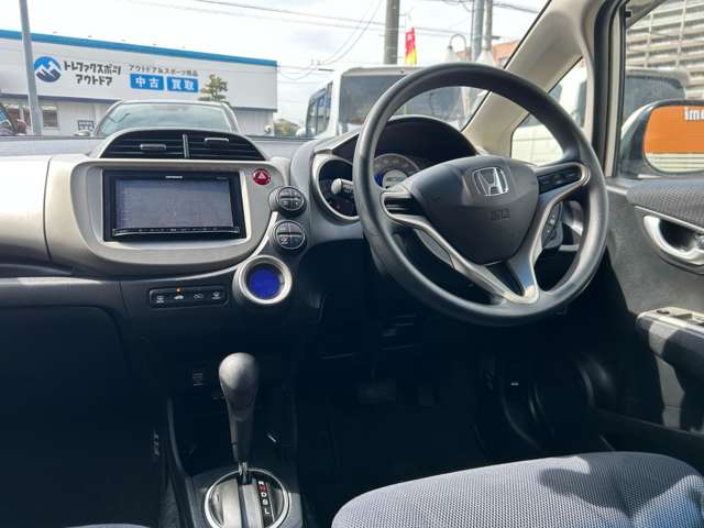 ホンダ フィット　ハイブリッド １．３ スマートセレクション H23年 (東海) 99