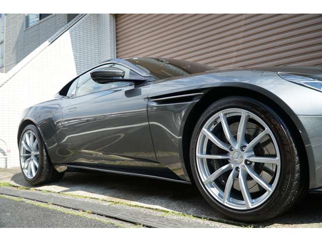 アストンマーティン ＤＢ１１ ＡＭＲ R1年 (関東) 99