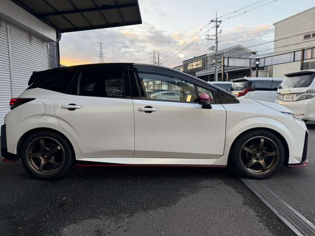 日産 ノートオーラ １．２ ＮＩＳＭＯ チューンド Ｅ－ＰＯＷＥＲ ４ＷＤ R7年 (近畿) 99