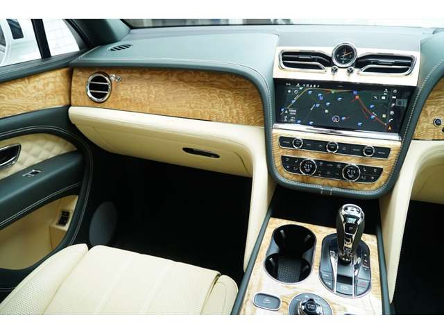 ベントレー ベンテイガ ハイブリッド ４ＷＤ R4年 (関東) 99