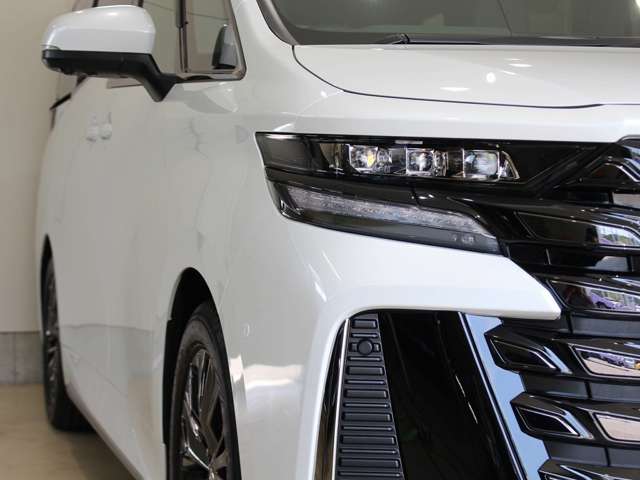 トヨタ ヴェルファイア　ハイブリッド ハイブリッド ２．５ Ｚプレミア Ｅ－ＦＯＵＲ ４ＷＤ R7年 (四国) 99