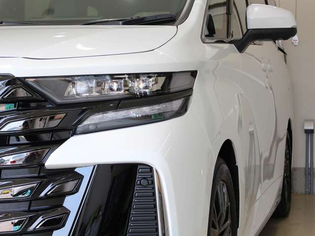 トヨタ ヴェルファイア　ハイブリッド ハイブリッド ２．５ Ｚプレミア Ｅ－ＦＯＵＲ ４ＷＤ R7年 (四国) 99