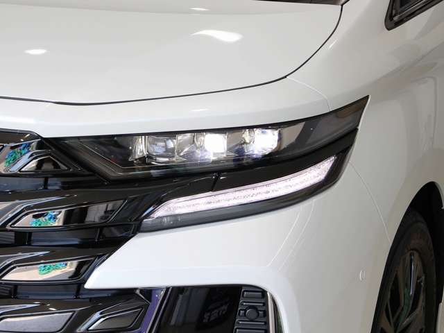 トヨタ ヴェルファイア　ハイブリッド ハイブリッド ２．５ Ｚプレミア Ｅ－ＦＯＵＲ ４ＷＤ R7年 (四国) 99